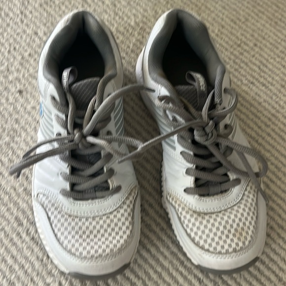 Prince tennis shoes size 7 - Picture 1 of 3